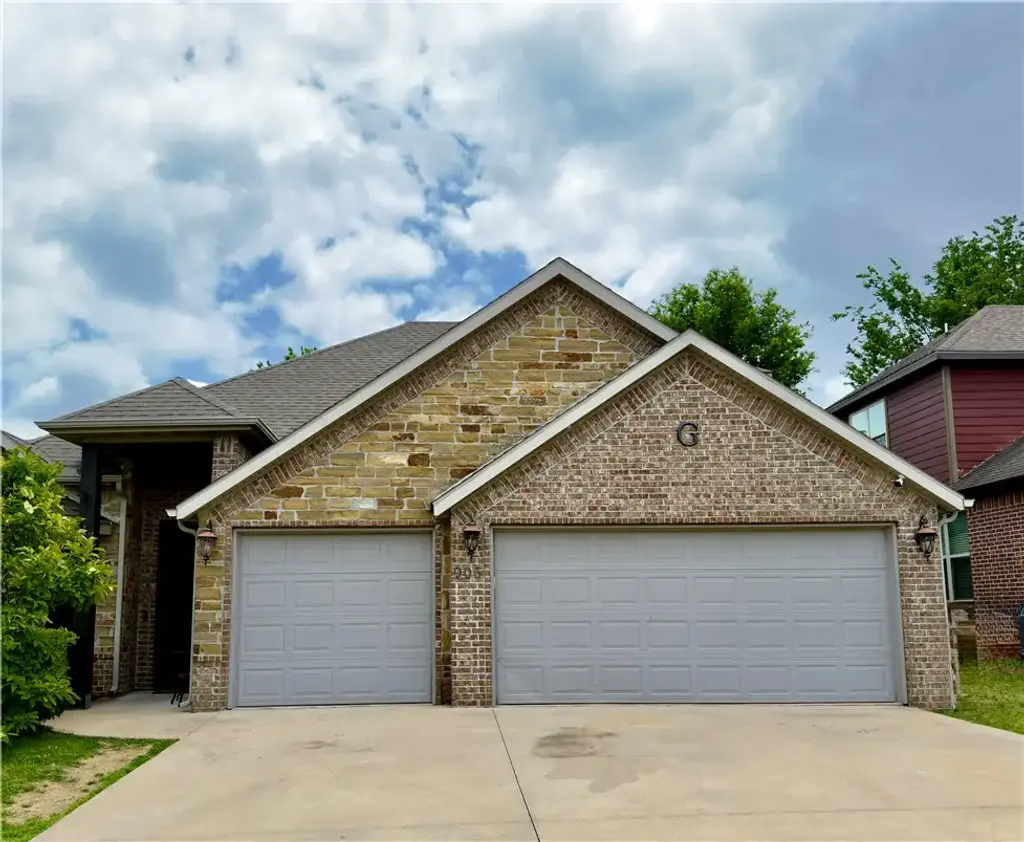 903 Sw Caprington Street, Bentonville