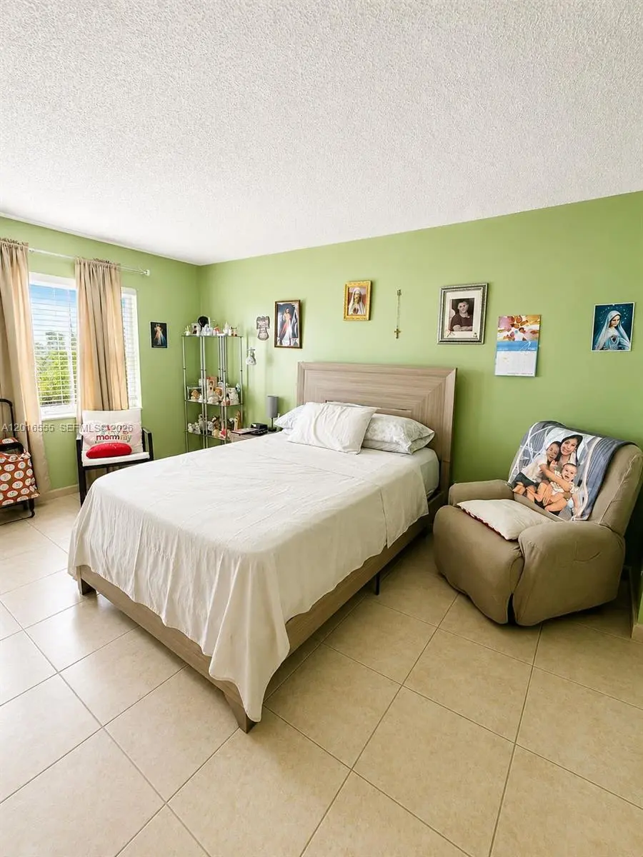 3 of 4 - 9800 Sunrise Lakes Boulevard #202, Sunrise, FL