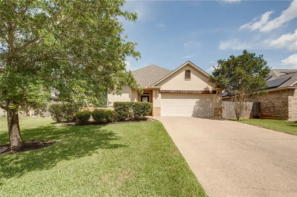 803 Emerald Dove Avenue, College Station