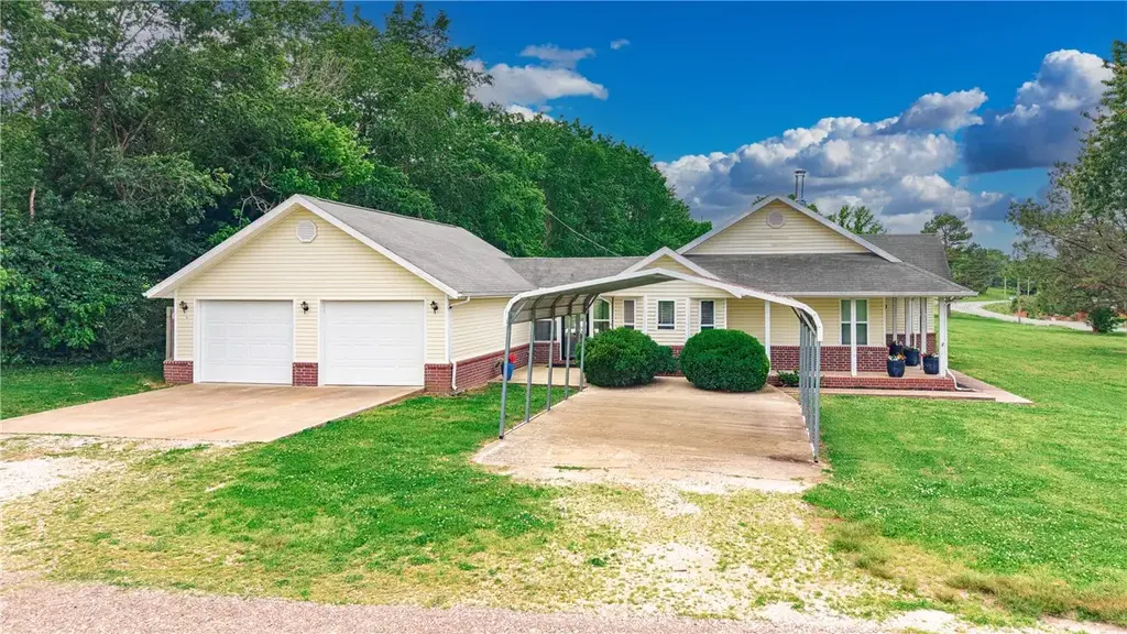 130 Brown Road, Cave Springs