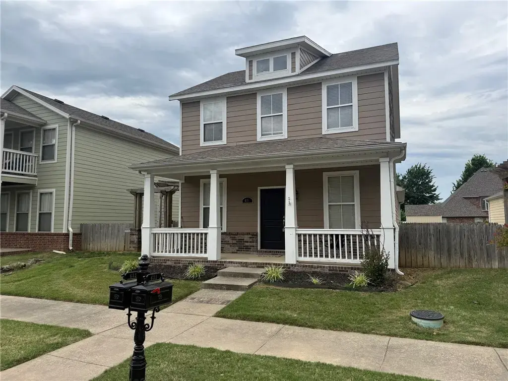 631 N Longfellow Lane, Fayetteville