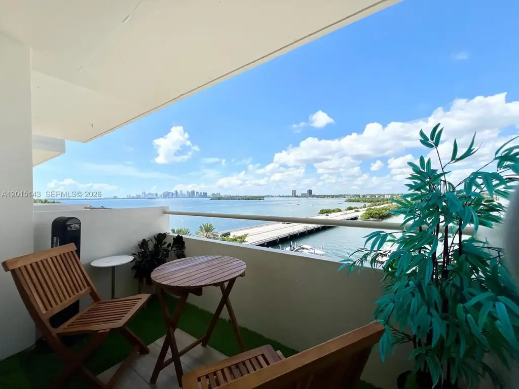 7904 West Dr 705, North Bay Village