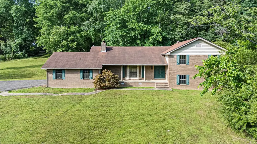 411 Marina Road, Russellville