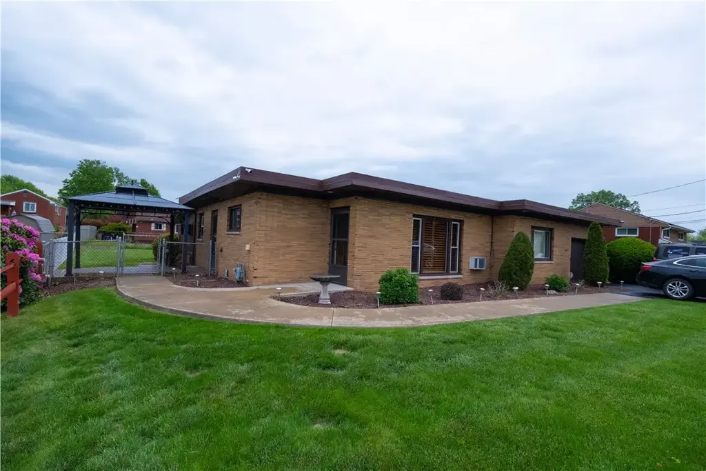 253 Willow Drive , Monroeville
