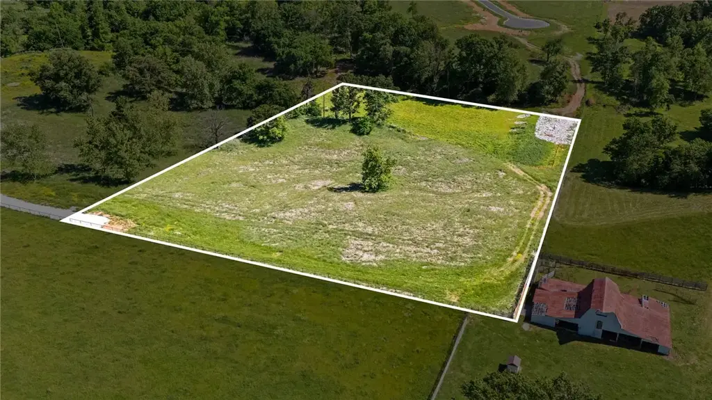 19057 Strawberry Plant Road, Fayetteville