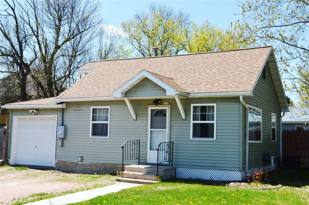 204 S 2nd Street, Cameron