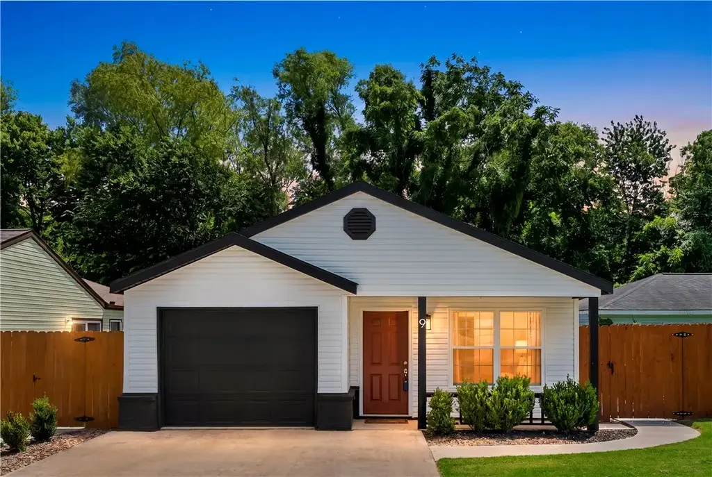 9 Brookhollow Place, Bentonville