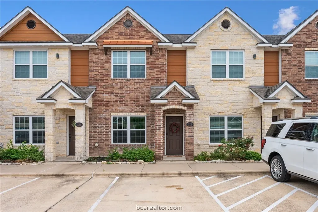 301 Southwest Parkway 322, College Station