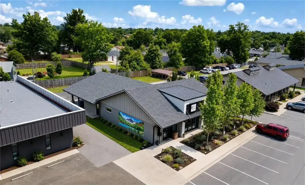1129 Nw J Street, Bentonville