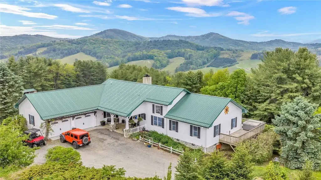 840 & 492 Chenault Road, Laurel Springs