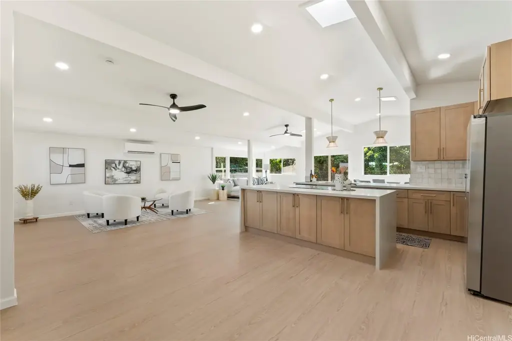 2076 Aaniu Loop, Pearl City