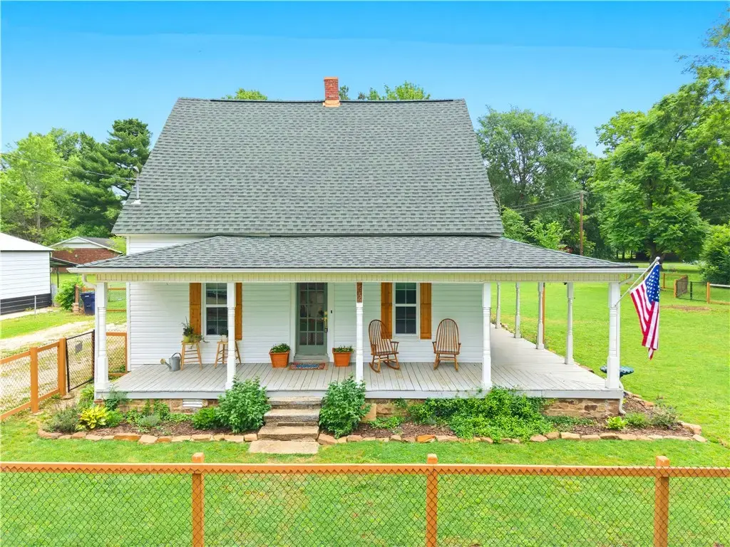 202 W Graham Street, Prairie Grove