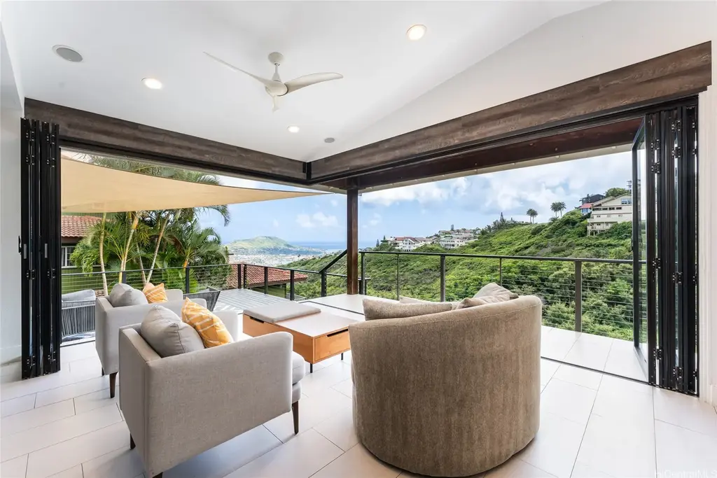 1129 Kamookoa Place, Honolulu