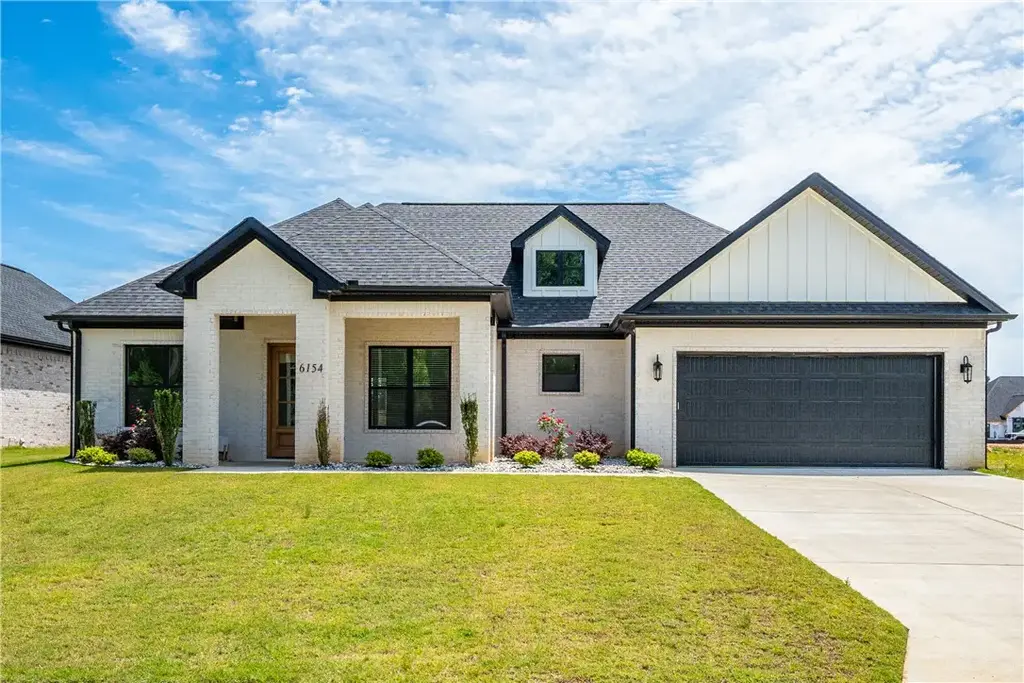 6154 Majestic Waters Drive, Benton