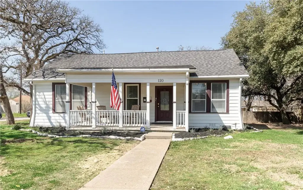 120 Fairway Drive, Bryan
