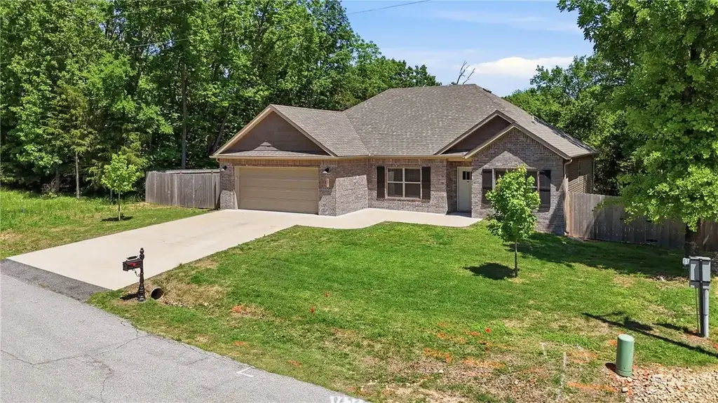 17 Holcombe Lane, Bella Vista