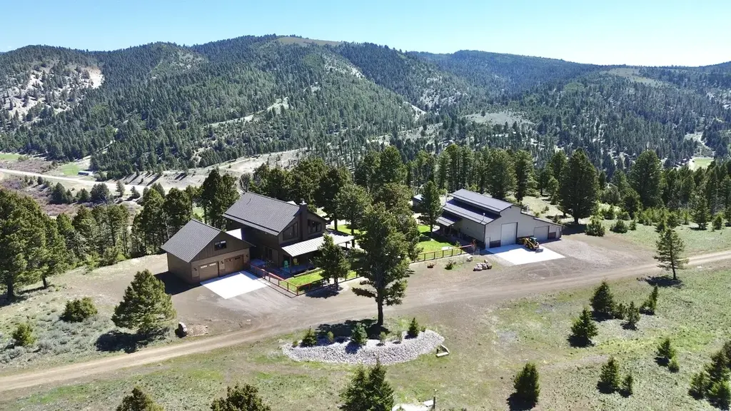 70 Sunset View Road, White Sulphur Springs