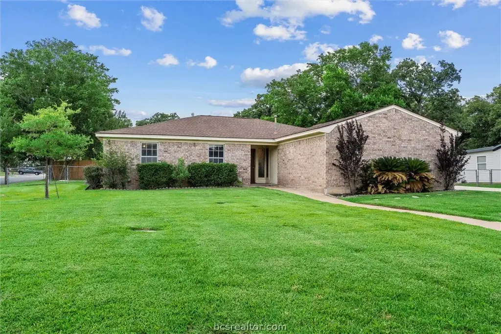1201 Hawk Tree Drive, College Station