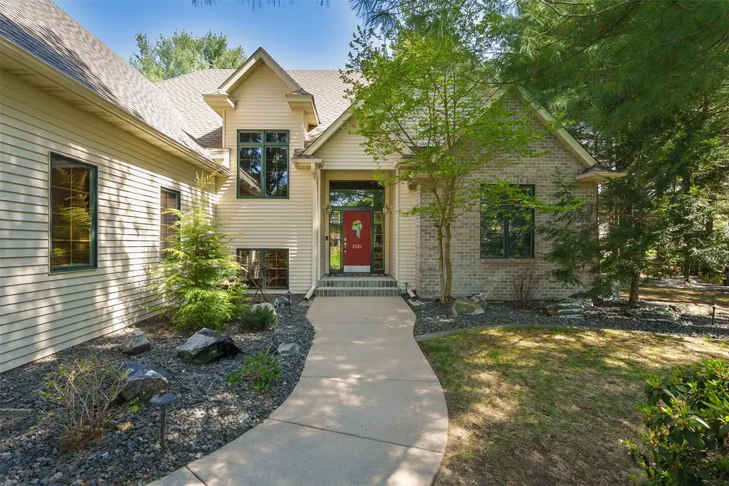 3521 Glen Way, Eau Claire