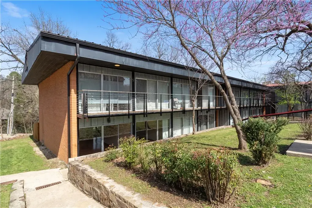 8, 12 S Hill S., Fayetteville
