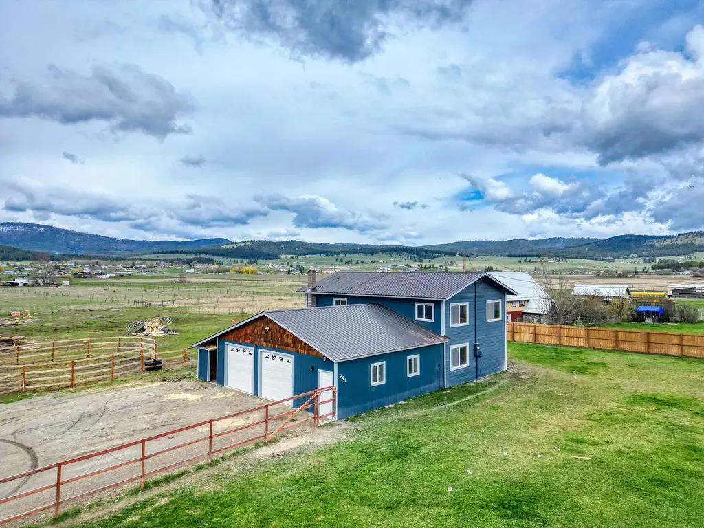 952 Smith Lake Road, Kalispell