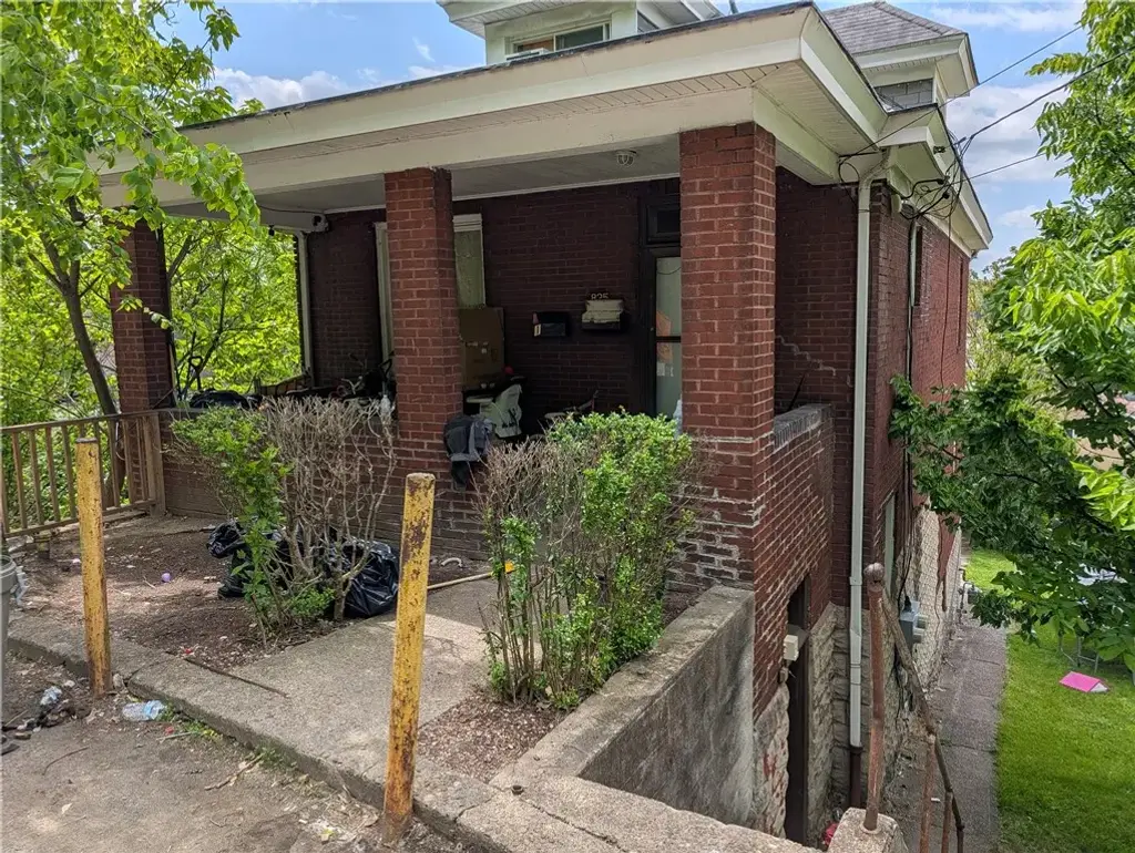 825 Benwood Avenue , Stowe