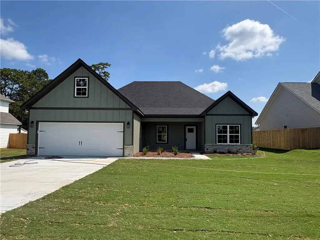 1025 Lee Road 213, Phenix City