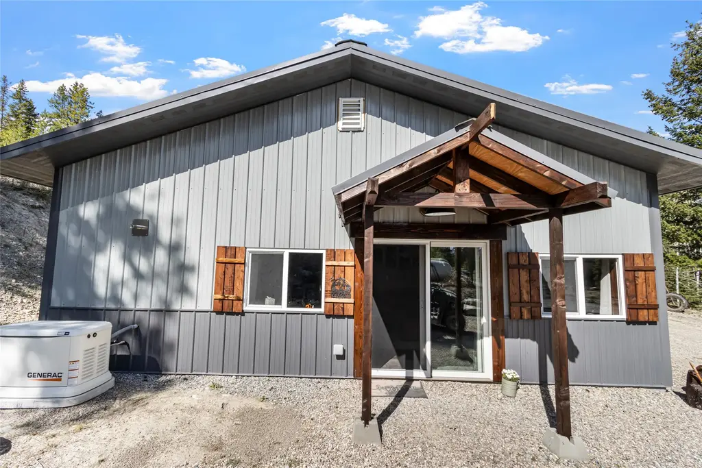 1500 Hodge Creek Road, Kila