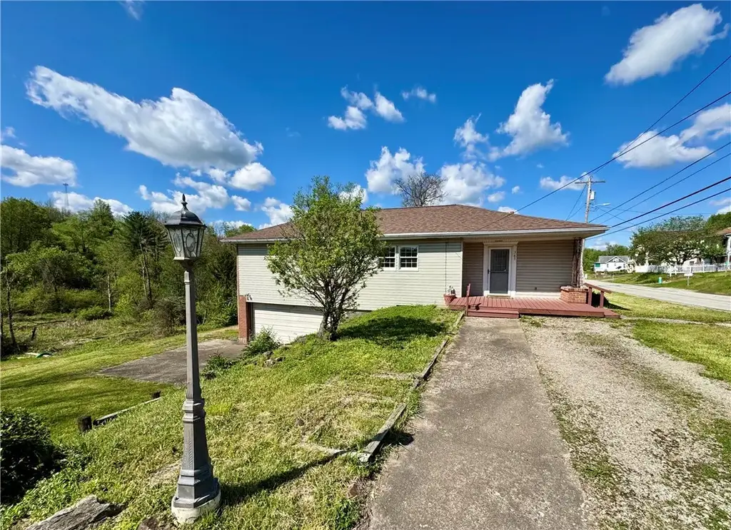 747 Fairbank Herbert Road , Redstone