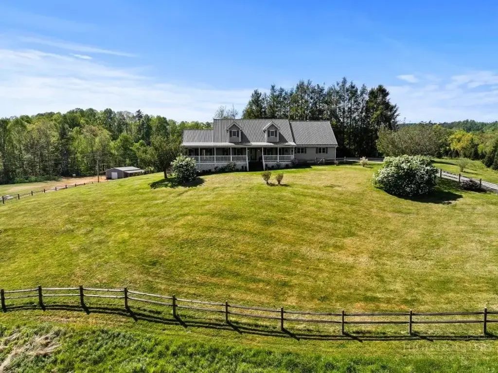 121 Shady Oaks Lane, Newland