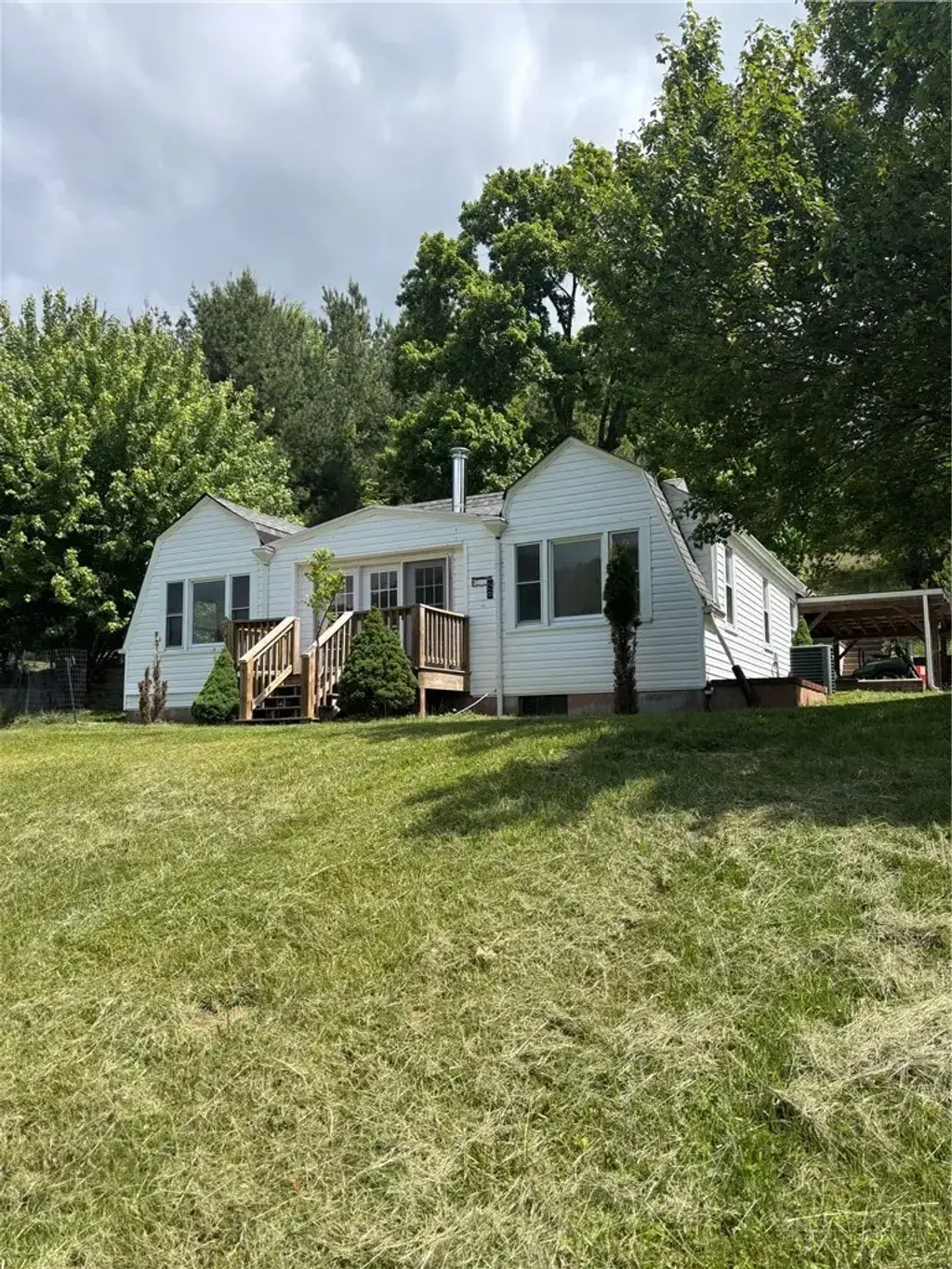 872 N Main Street, Sparta