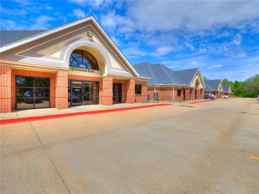 1676 E Joyce Boulevard, Fayetteville