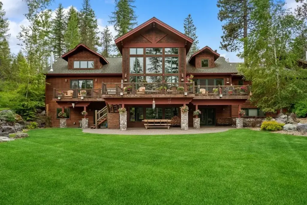 940 Mccaffery Road, Bigfork