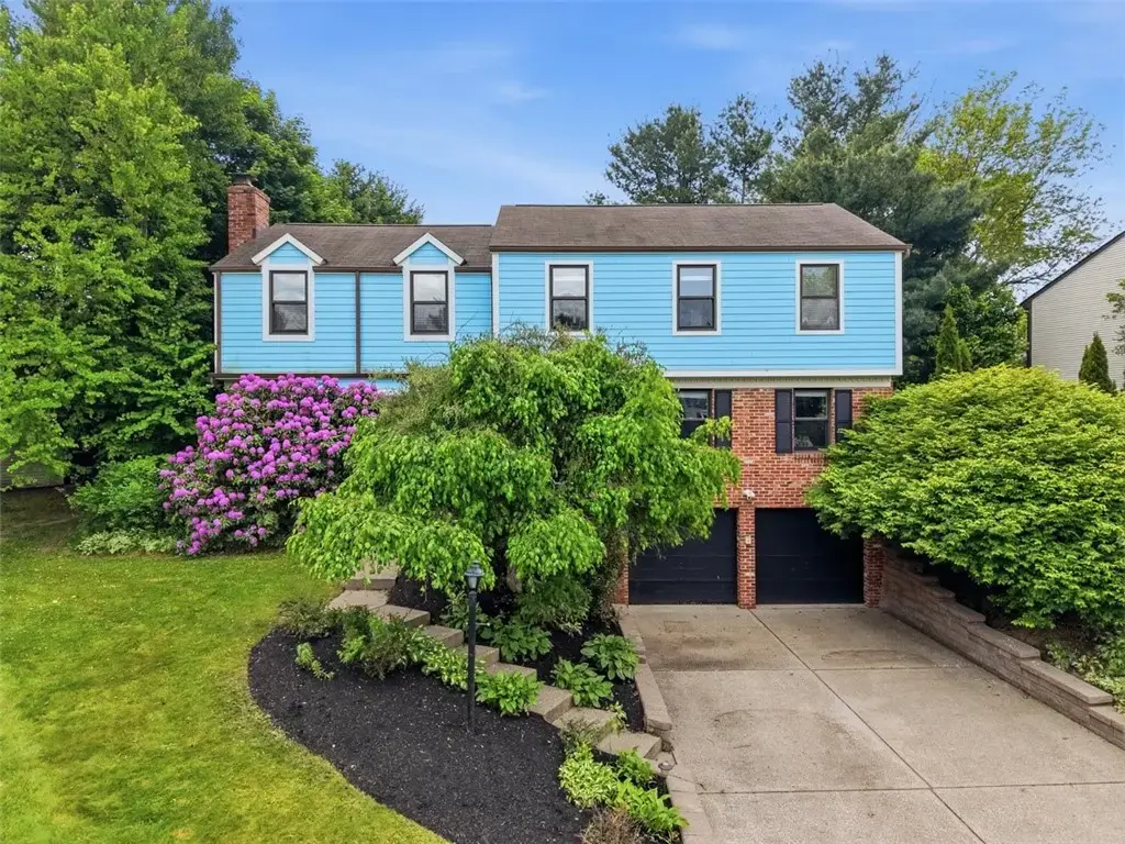911 Summit Drive, Marshall
