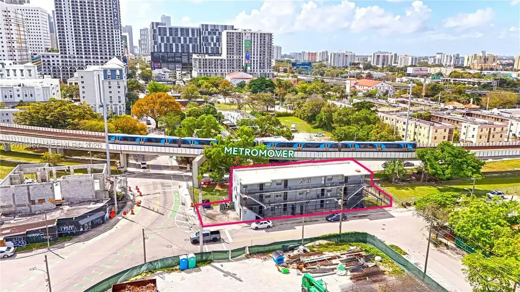 220 Nw 11th Ter, Miami