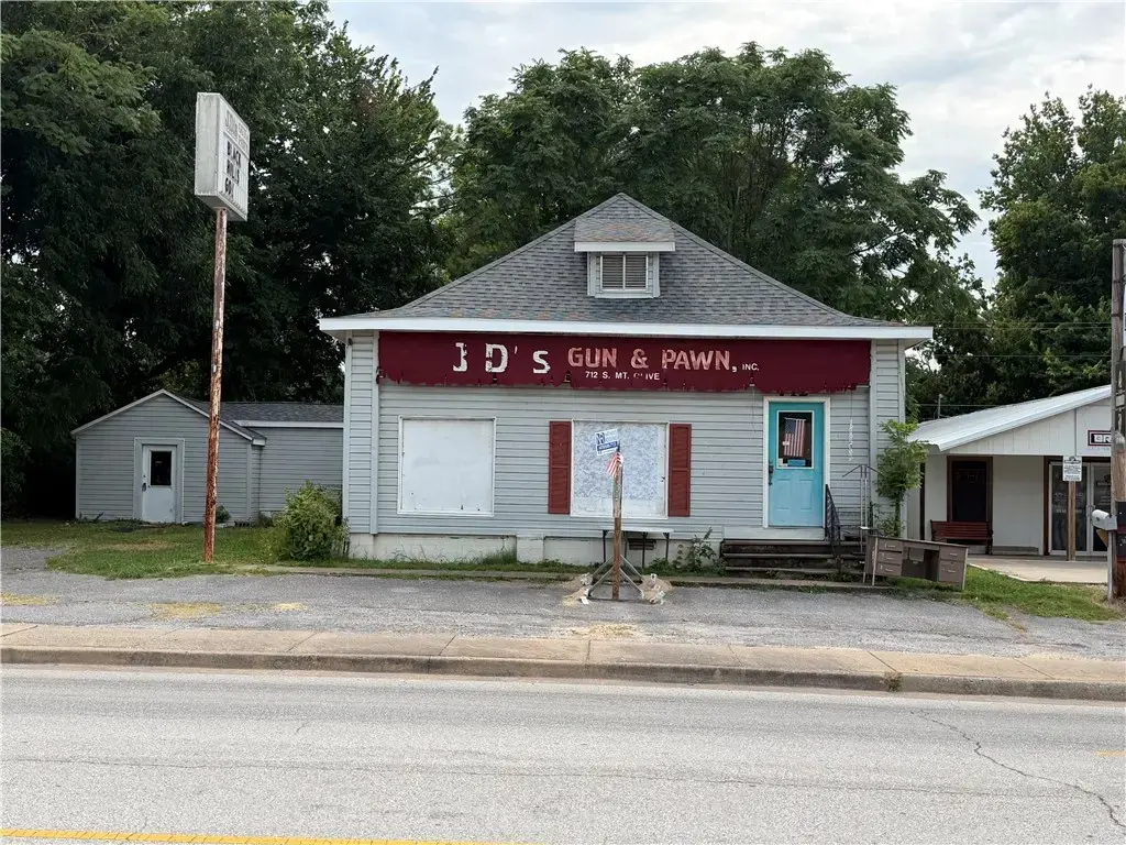 712 Mount Olive Street, Siloam Springs