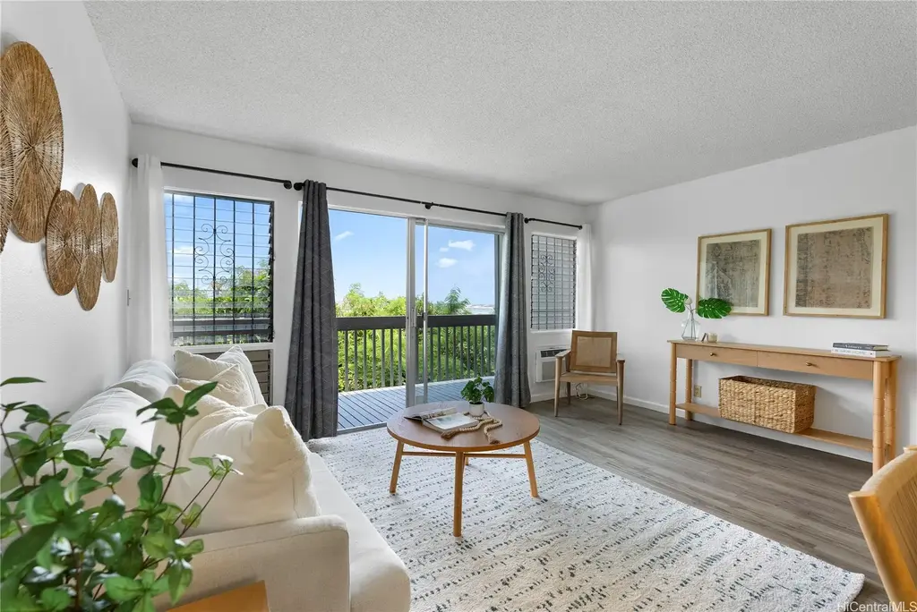 98-1451 Kaahumanu Street # E221, Aiea