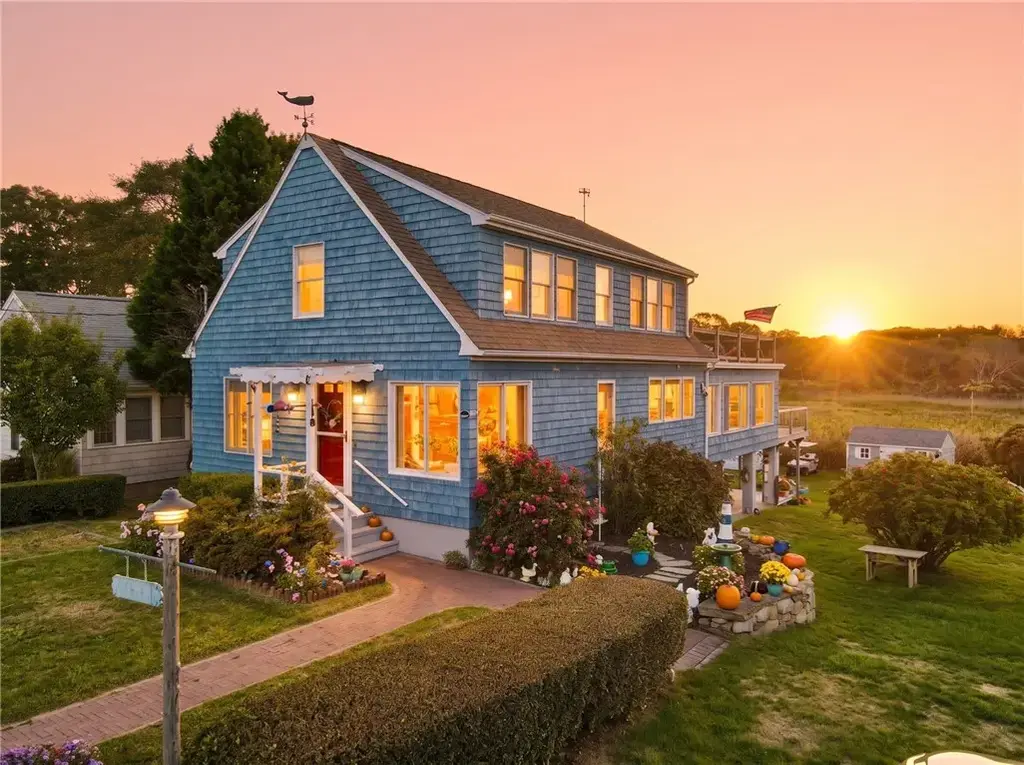 71 Wolcott Ave, Stonington
