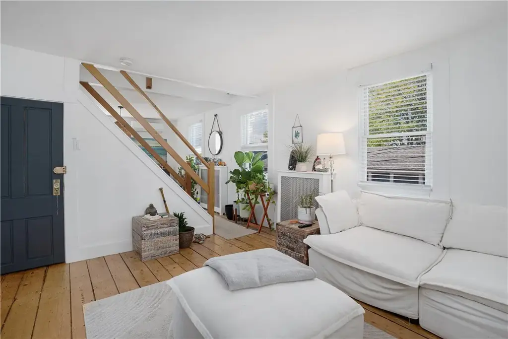 23 Holland St # 2, Newport