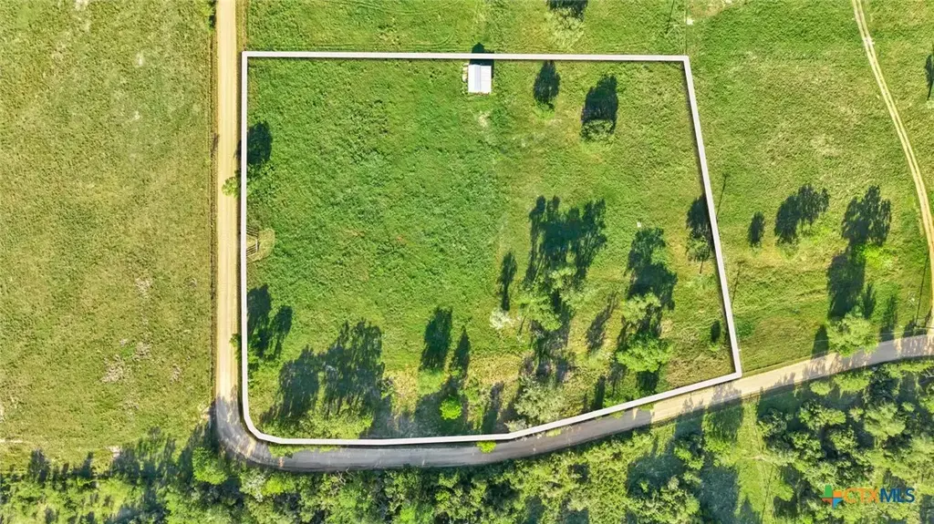 1007 County Road 380, Hallettsville