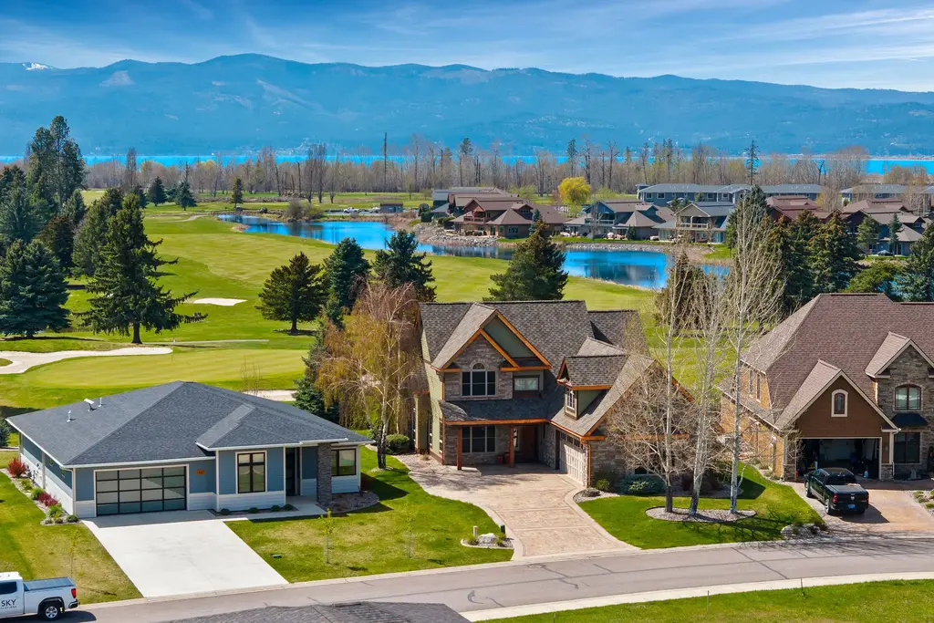 1363 Lake Pointe Drive, Bigfork