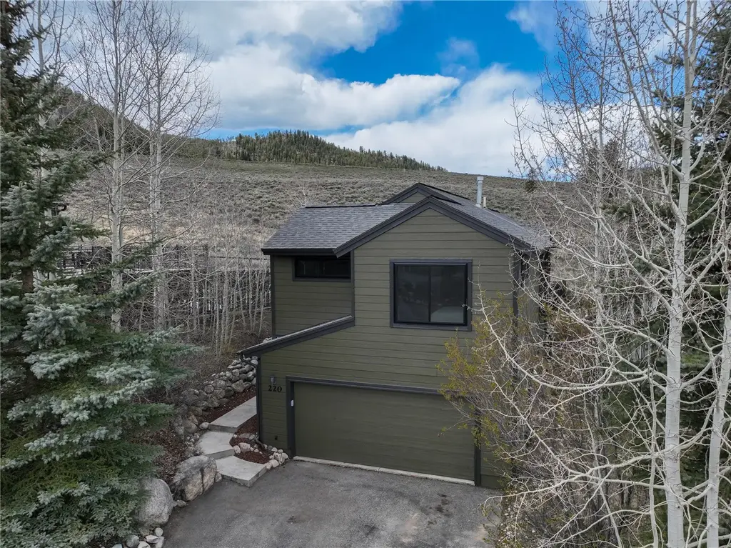 220 Meadow Wood Circle, Dillon