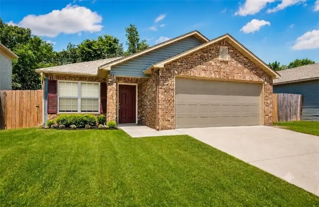 4714 W Hoover Loop, Fayetteville