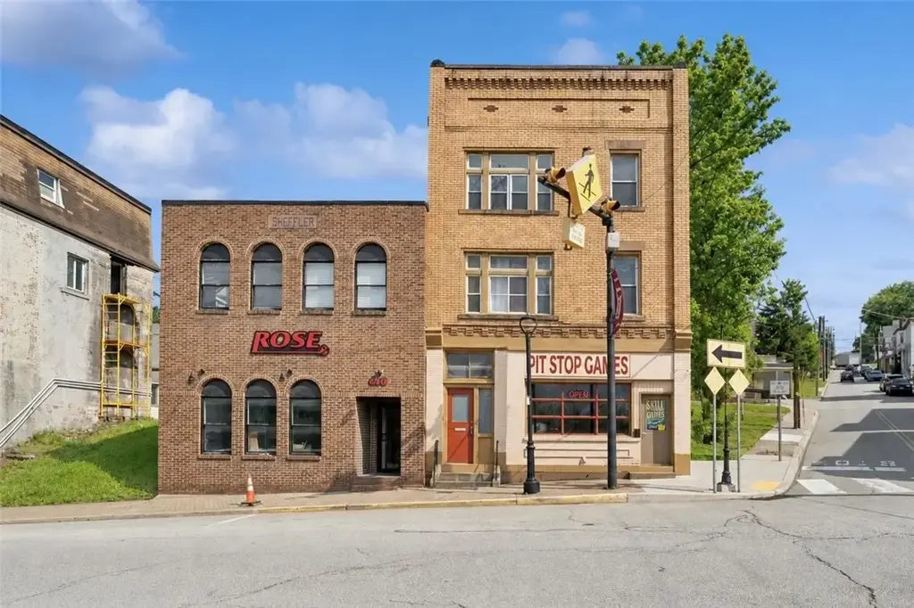 620 Broadway Boulevard , Pitcairn