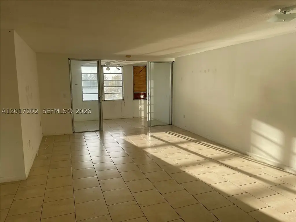 1660 Ne 191st St 313-1, Miami