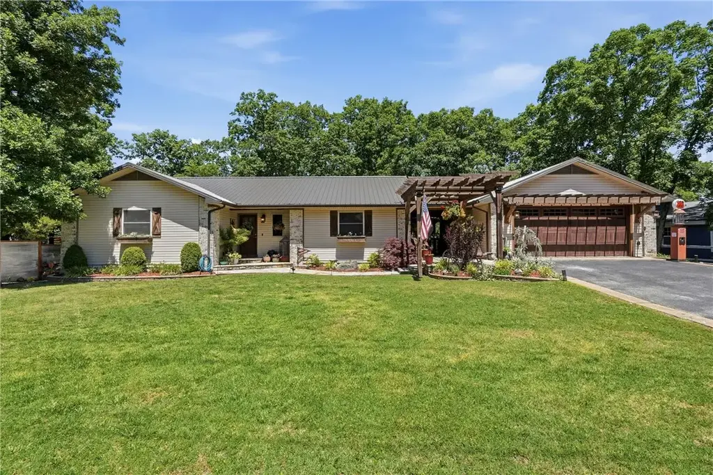 11 Country Club Drive, Holiday Island