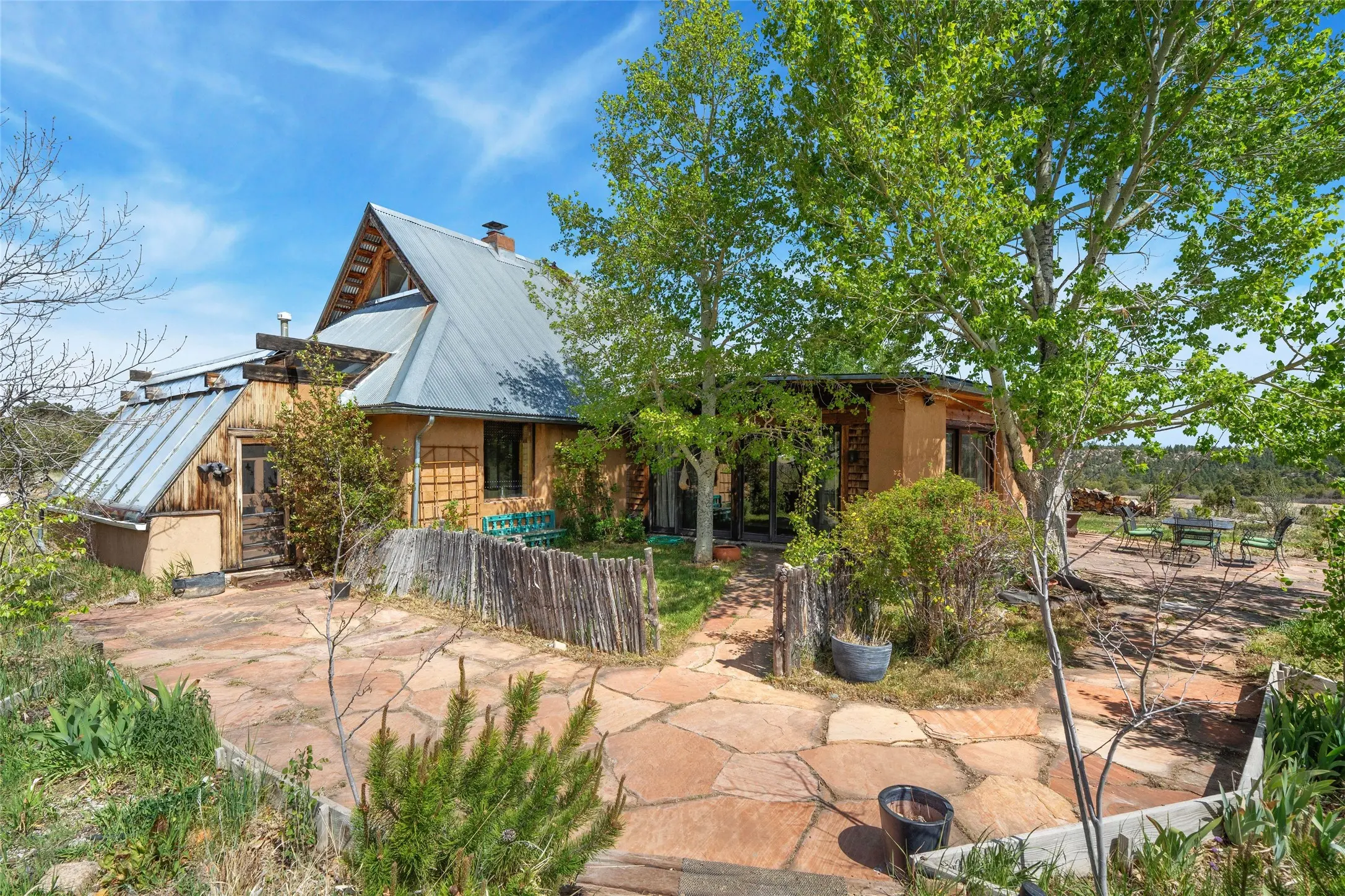 78 County Road 75, Truchas
