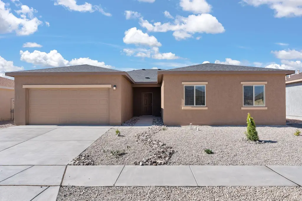 811 Calle De Las Rosas Sw, Belen