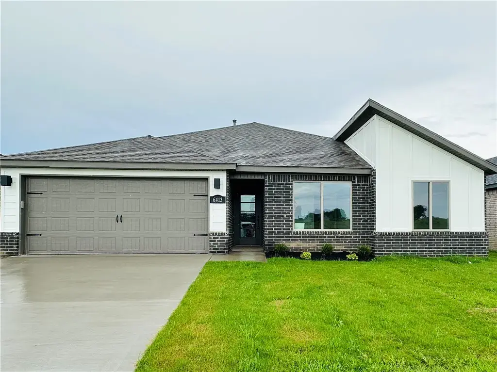 6400 Nw Zella Street, Bentonville