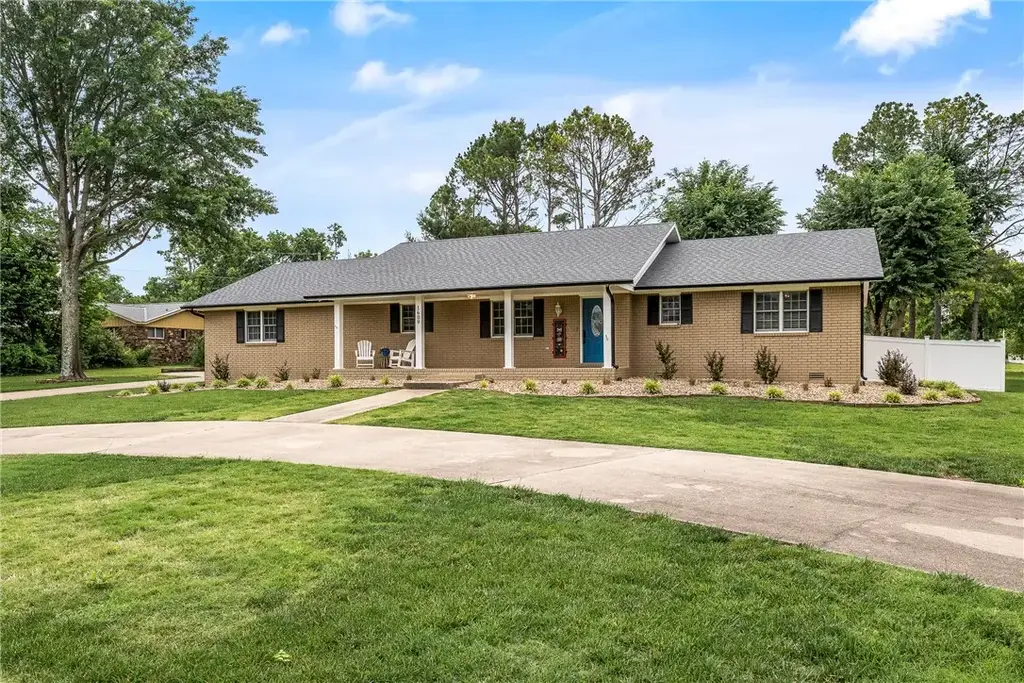 1609 Sw 2nd Street, Bentonville